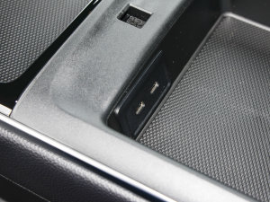 2023C 260 L ҹ\Ӱ п؅^