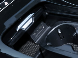 2023C 200 L \Ӱ п؅^