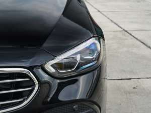 2023Ŀ C 260 L ^