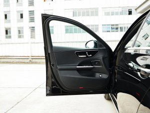 2023Ŀ C 260 L {λ܇T