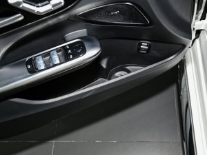 2023C 260 L \Ӱ 4MATIC ǰTg