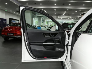 2023款C 260 L 运动版 4MATIC 驾驶位车门