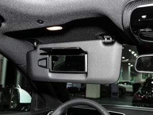 2023款C 260 L 运动版 4MATIC 遮阳板（左）