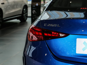 2023Ŀ C 260 L \Ӱ ^