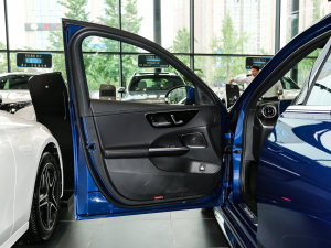 2023款改款 C 260 L 运动版 驾驶位车门