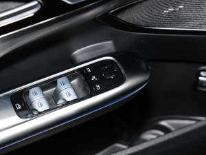 2023Ŀ C 260 L \Ӱ п؅^