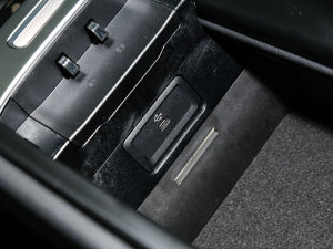 2023Ŀ C 260 L \Ӱ п؅^