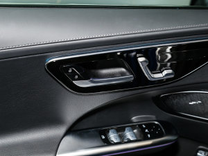 2023Ŀ C 260 L \Ӱ п؅^