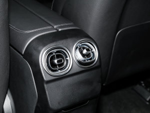 2023Ŀ C 260 L \Ӱ п؅^