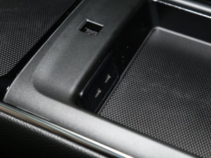 2023Ŀ C 260 L \Ӱ п؅^