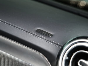 2023Ŀ C 260 L \Ӱ п؅^