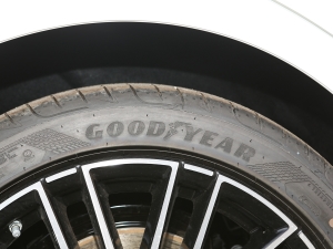 2023Ŀ C 200 L \Ӱ ݆̥Ʒ