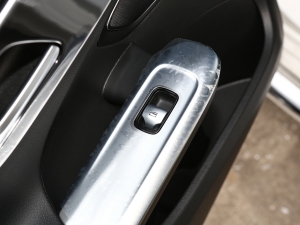 2023Ŀ C 200 L \Ӱ ܇ƅ^