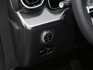 2023Ŀ C 200 L \Ӱ п؅^