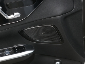 2023Ŀ C 200 L \Ӱ п؅^