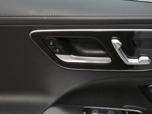 2023Ŀ C 200 L \Ӱ п؅^