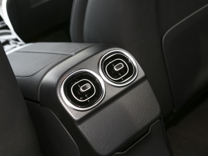 2023Ŀ C 200 L \Ӱ п؅^