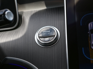 2023Ŀ C 260 L \Ӱ п؅^