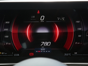 2023Ŀ C 260 L \Ӱ п؅^