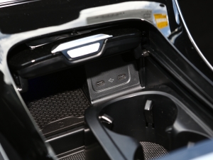 2023Ŀ C 260 L \Ӱ п؅^