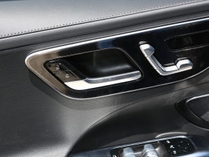 2023Ŀ C 260 L \Ӱ п؅^