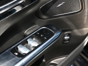 2023Ŀ C 260 L \Ӱ п؅^