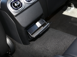 2023Ŀ C 260 L \Ӱ п؅^