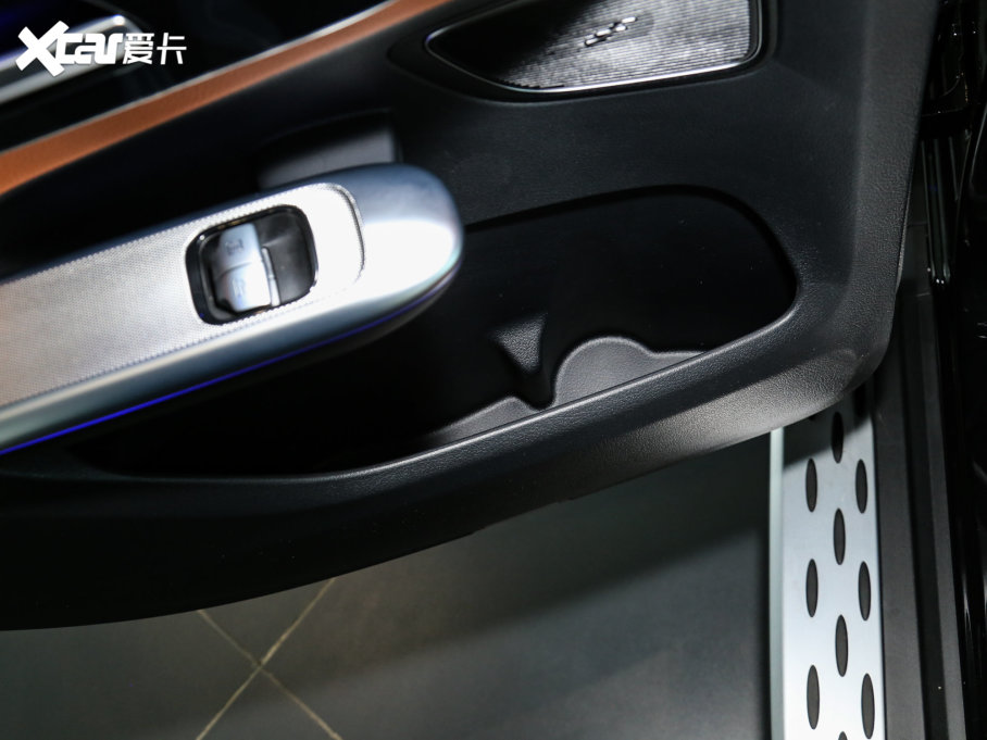 2023��YGLC GLC 300 L 4MATIC �Ӹ��� 7��