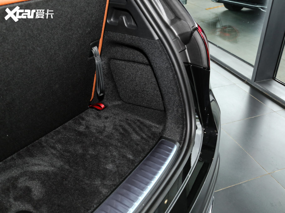 2023��YGLC GLC 300 L 4MATIC �Ӹ��� 7��