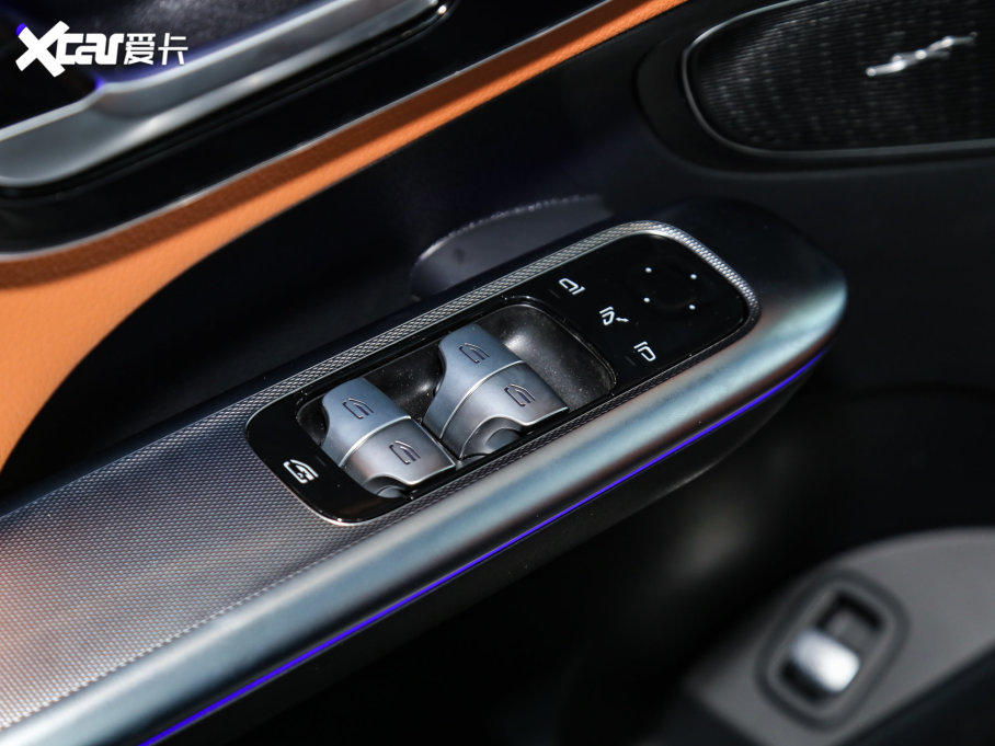 2023��YGLC GLC 300 L 4MATIC �Ӹ��� 7��