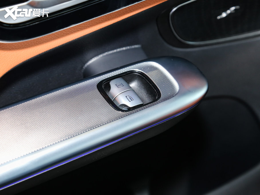 2023��YGLC GLC 300 L 4MATIC �Ӹ��� 7��