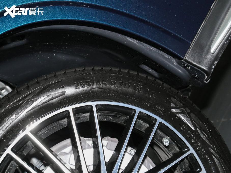 2023��YGLC GLC 300 L 4MATIC ���A�� 7��