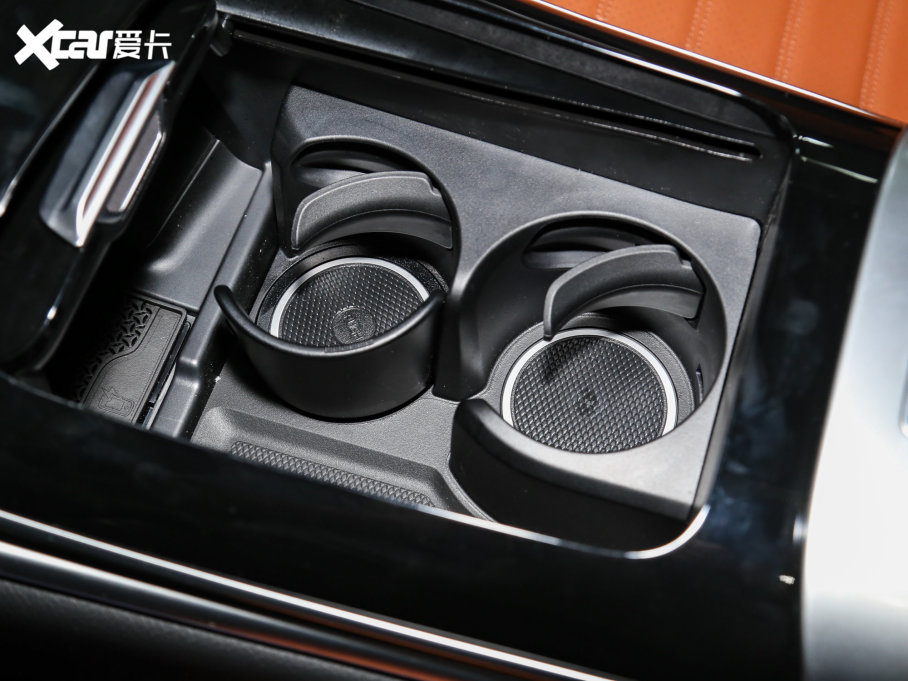 2023��YGLC GLC 300 L 4MATIC ���A�� 7��