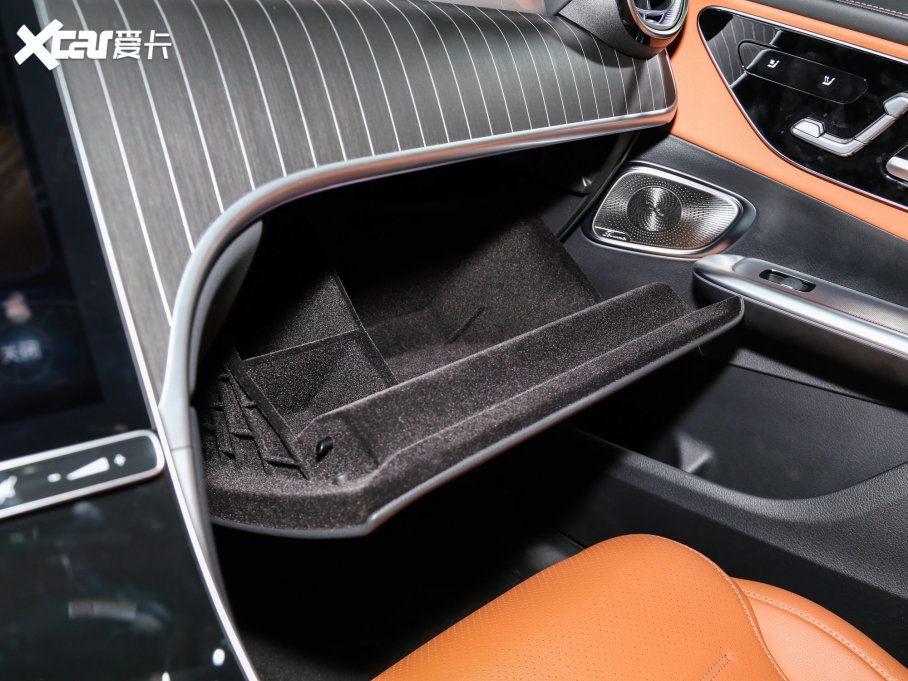 2023��YGLC GLC 300 L 4MATIC ���A�� 7��