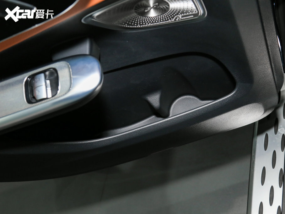 2023��YGLC GLC 300 L 4MATIC ���A�� 7��