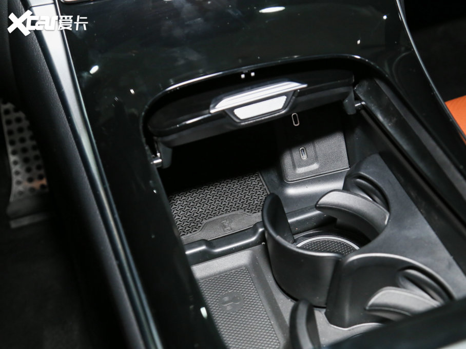 2023��YGLC GLC 300 L 4MATIC ���A�� 7��