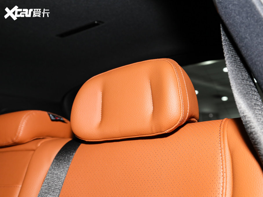 2023��YGLC GLC 300 L 4MATIC ���A�� 7��