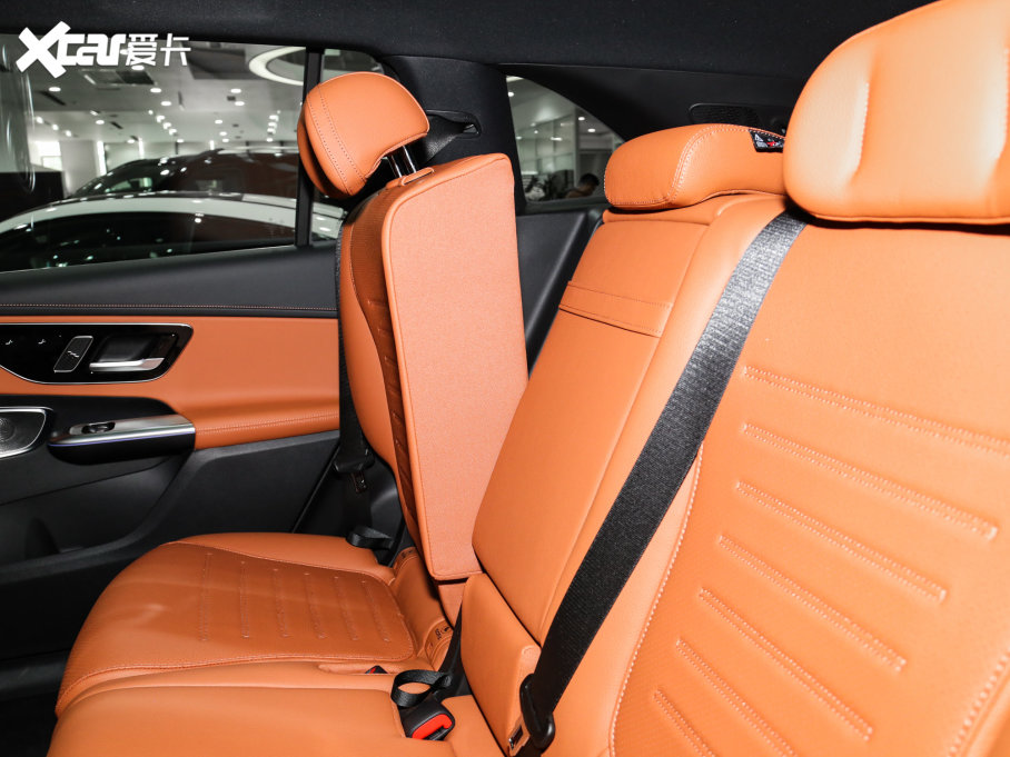 2023��YGLC GLC 300 L 4MATIC ���A�� 7��