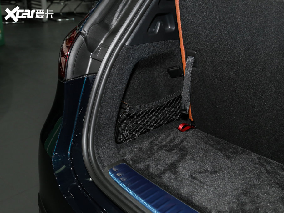 2023��YGLC GLC 300 L 4MATIC ���A�� 7��