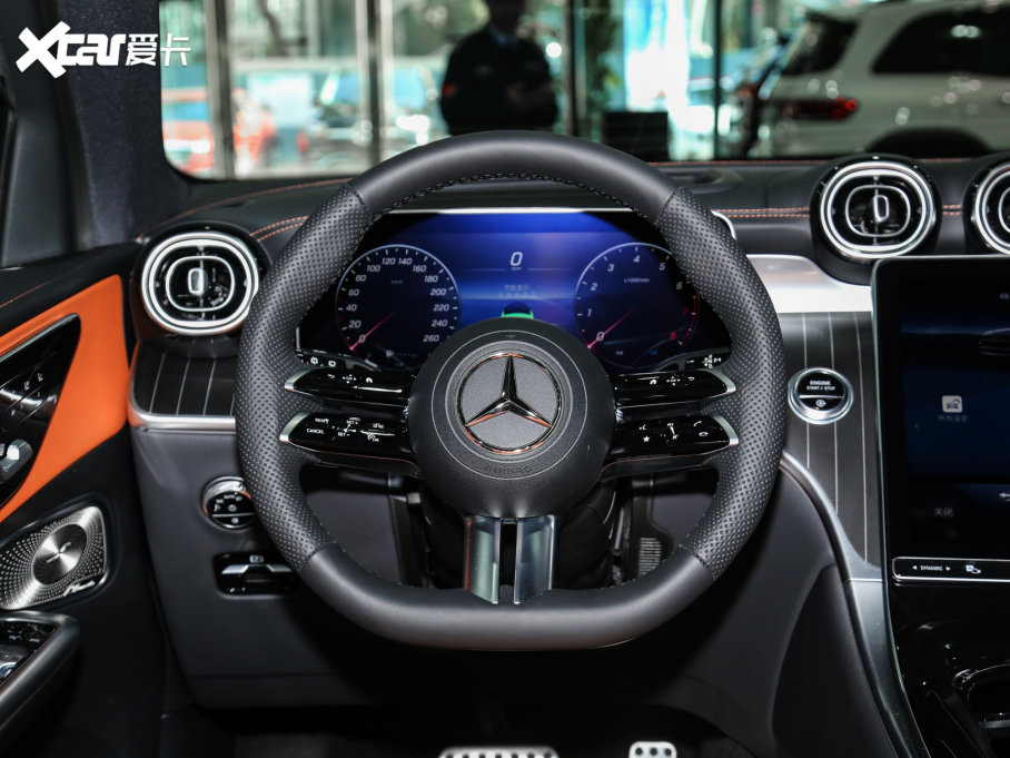 2023��YGLC GLC 300 L 4MATIC ���A�� 7��