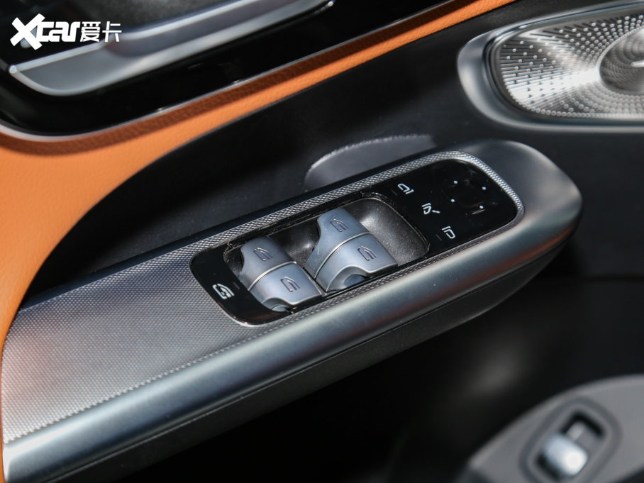 2023��YGLC GLC 300 L 4MATIC ���A�� 7��