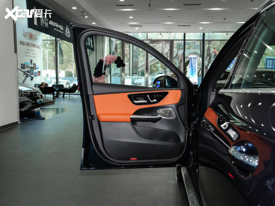 2023��YGLC GLC 300 L 4MATIC ���A�� 7��