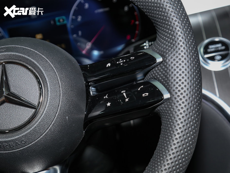 2023��YGLC GLC 300 L 4MATIC ���A�� 7��