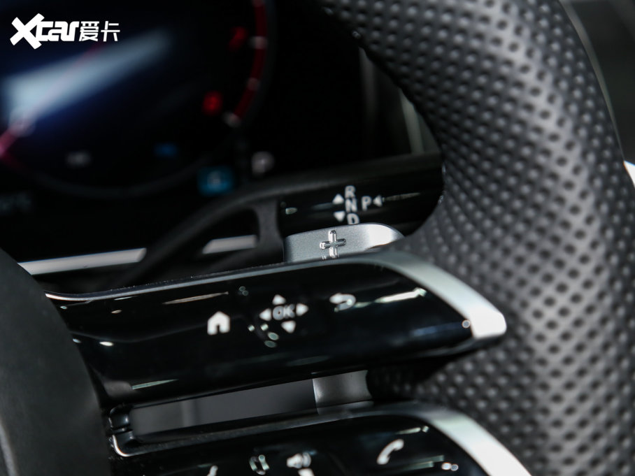 2023��YGLC GLC 300 L 4MATIC ���A�� 7��