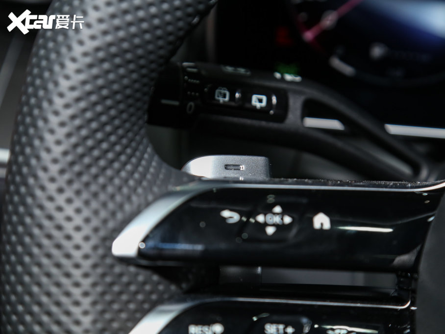 2023��YGLC GLC 300 L 4MATIC ���A�� 7��