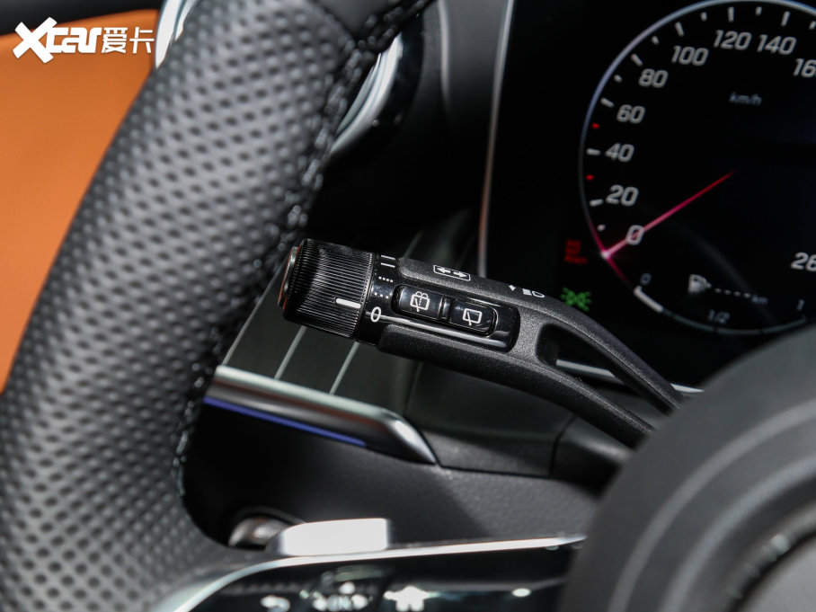 2023��YGLC GLC 300 L 4MATIC ���A�� 7��