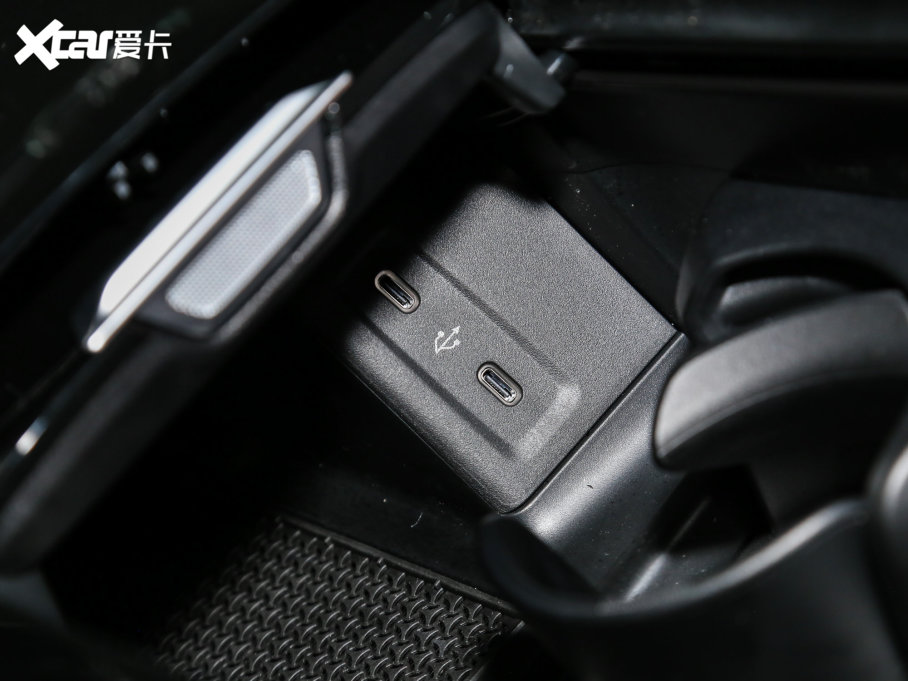 2023��YGLC GLC 300 L 4MATIC ���A�� 7��