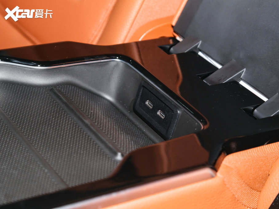 2023��YGLC GLC 300 L 4MATIC ���A�� 7��