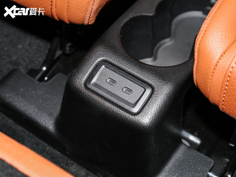 2023��YGLC GLC 300 L 4MATIC ���A�� 7��