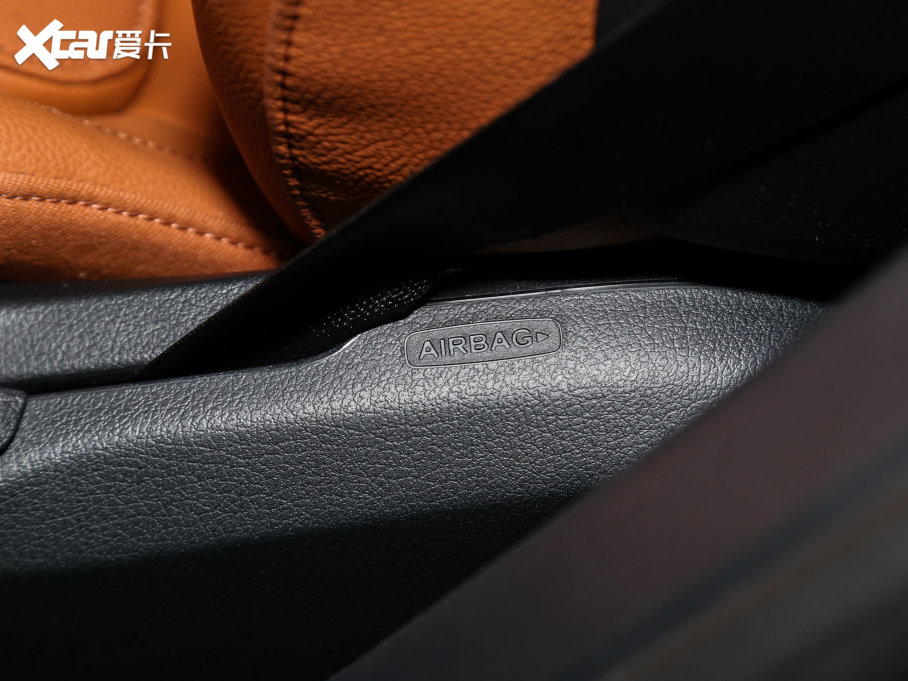 2023��YGLC GLC 300 L 4MATIC ���A�� 7��